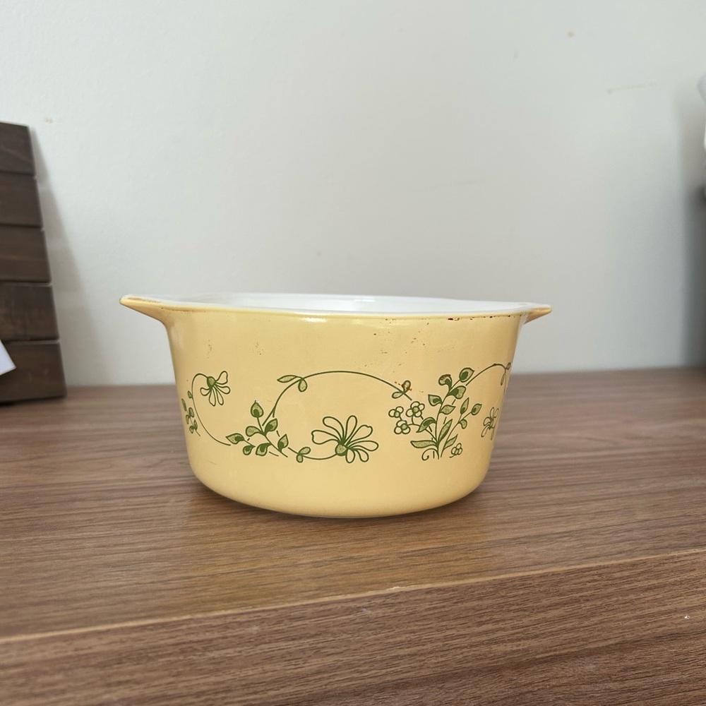 Vintage Pyrex mixing bowl Shenandoah Cinderella